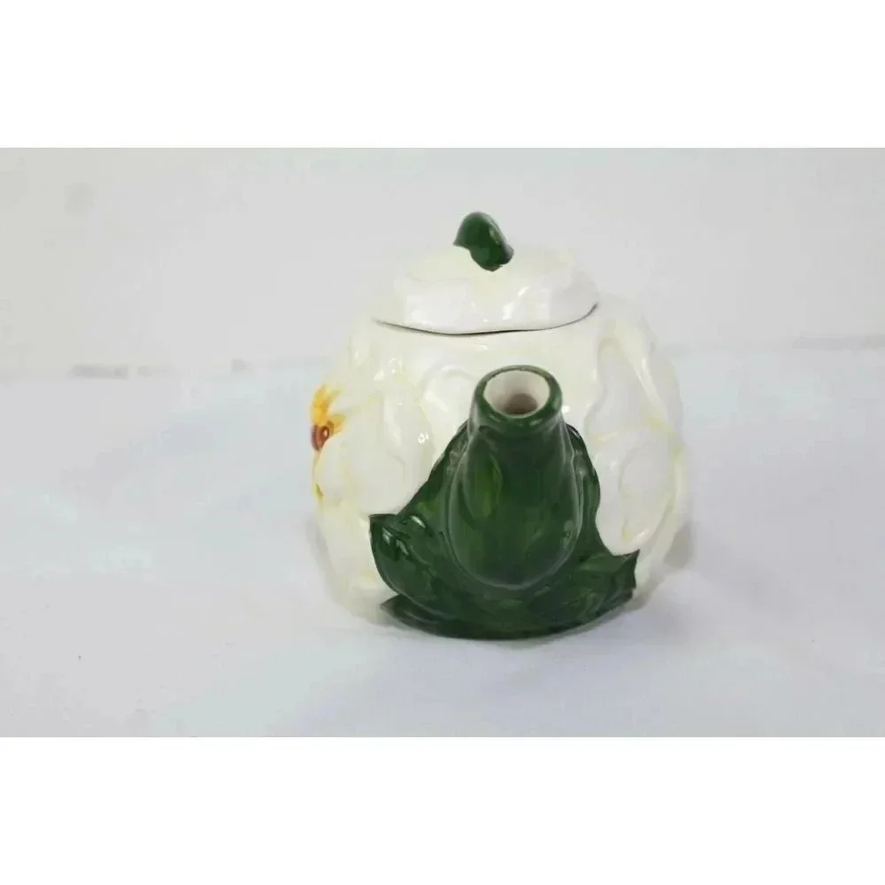 Bazaars tea pot 4inch tall